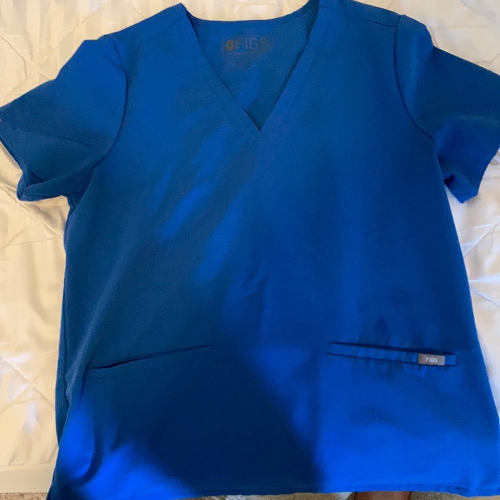 Blue figs scrub top